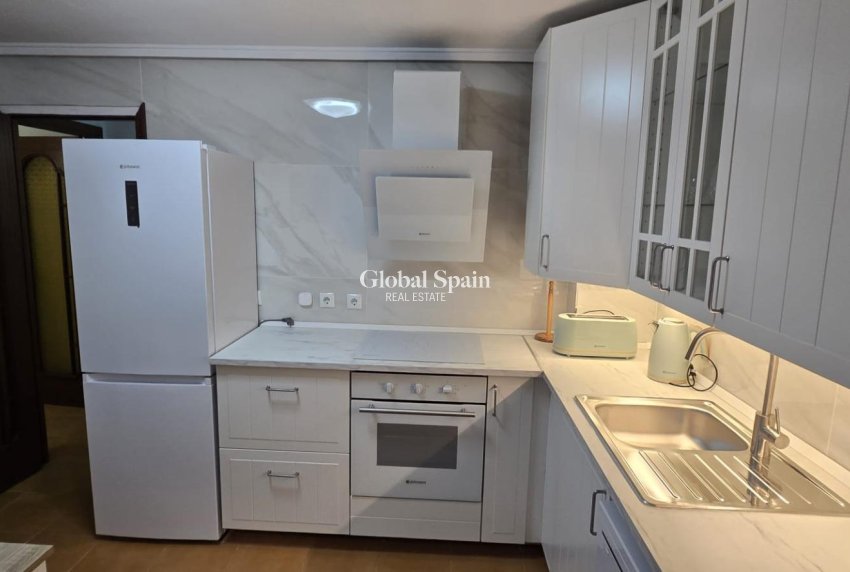 Revente - APPARTEMENT -
TORREVIEJA - Center