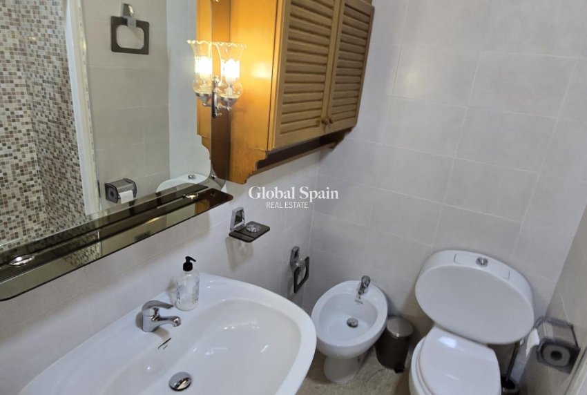 Revente - APPARTEMENT -
TORREVIEJA - Center