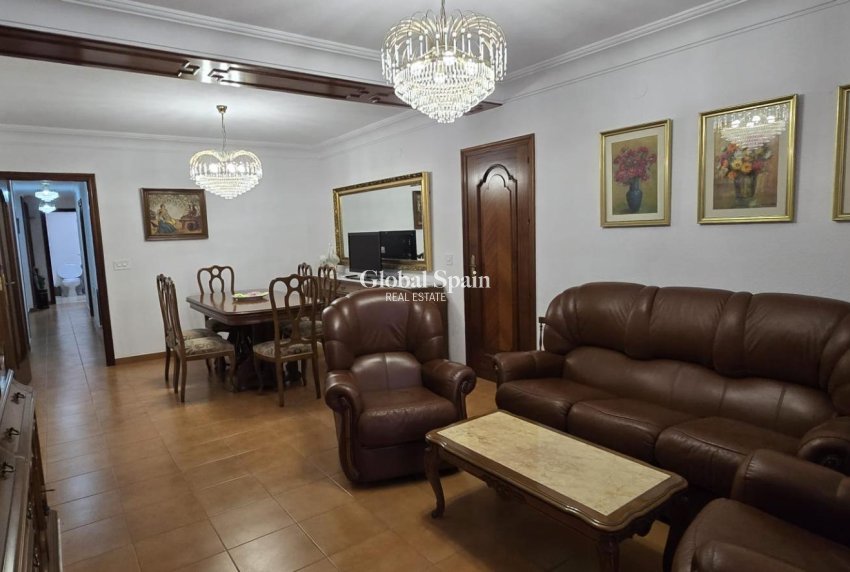 Revente - APPARTEMENT -
TORREVIEJA - Center