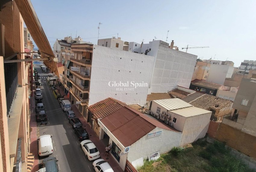 Revente - APPARTEMENT -
TORREVIEJA - Center