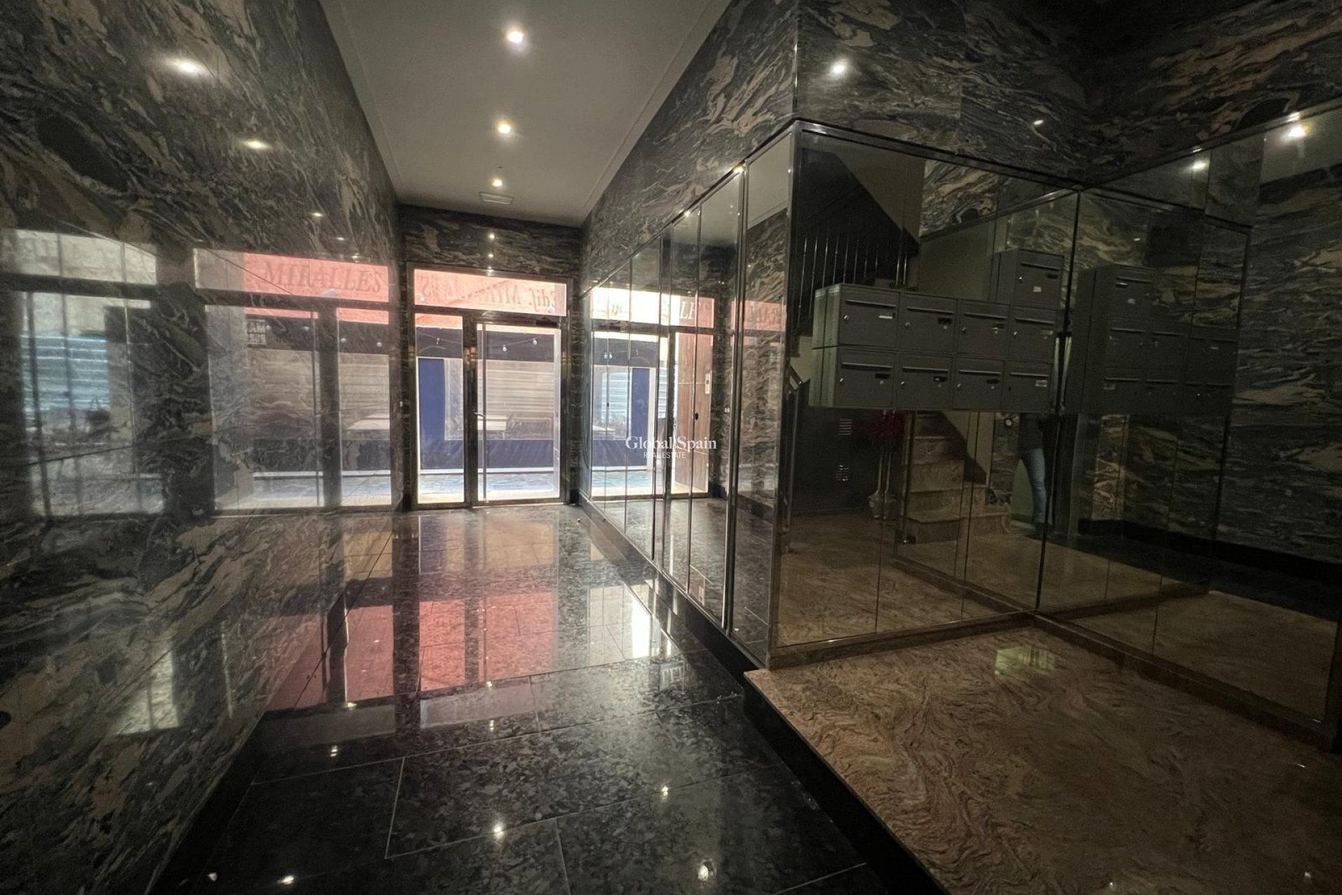 Revente - APPARTEMENT -
TORREVIEJA - Center