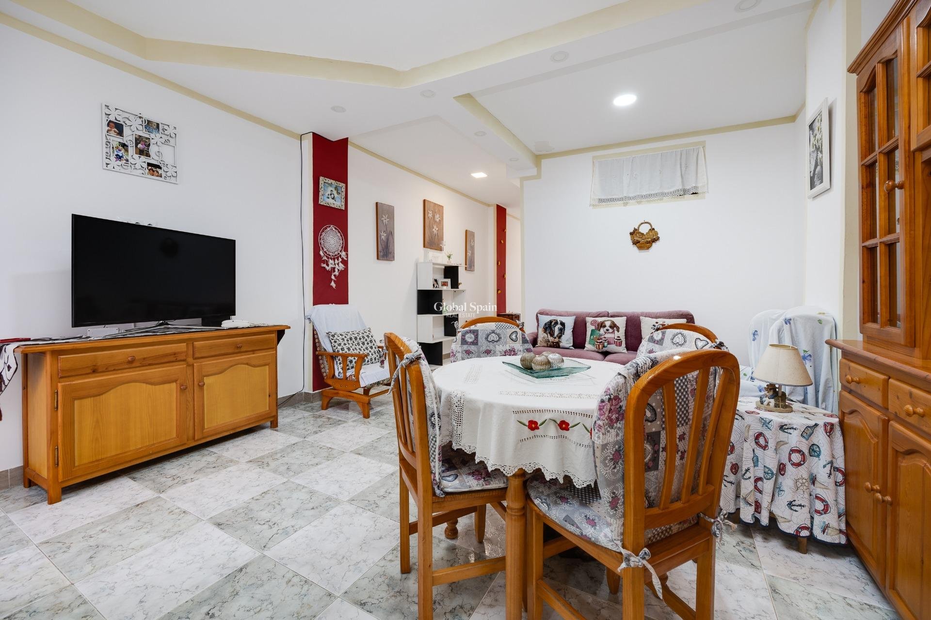 Revente - APPARTEMENT -
TORREVIEJA - Center