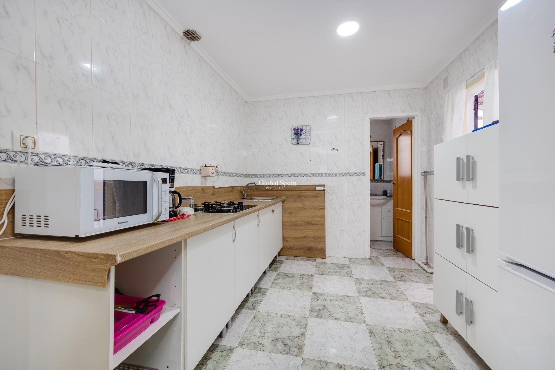 Revente - APPARTEMENT -
TORREVIEJA - Center
