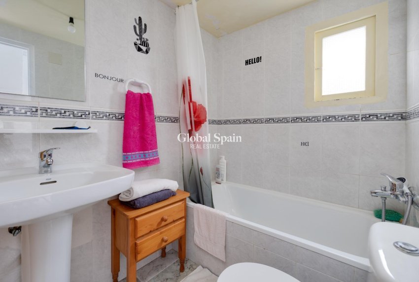 Revente - APPARTEMENT -
TORREVIEJA - Center
