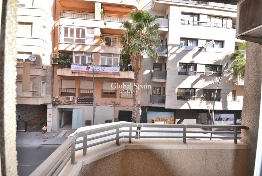 Revente - APPARTEMENT -
TORREVIEJA - Center