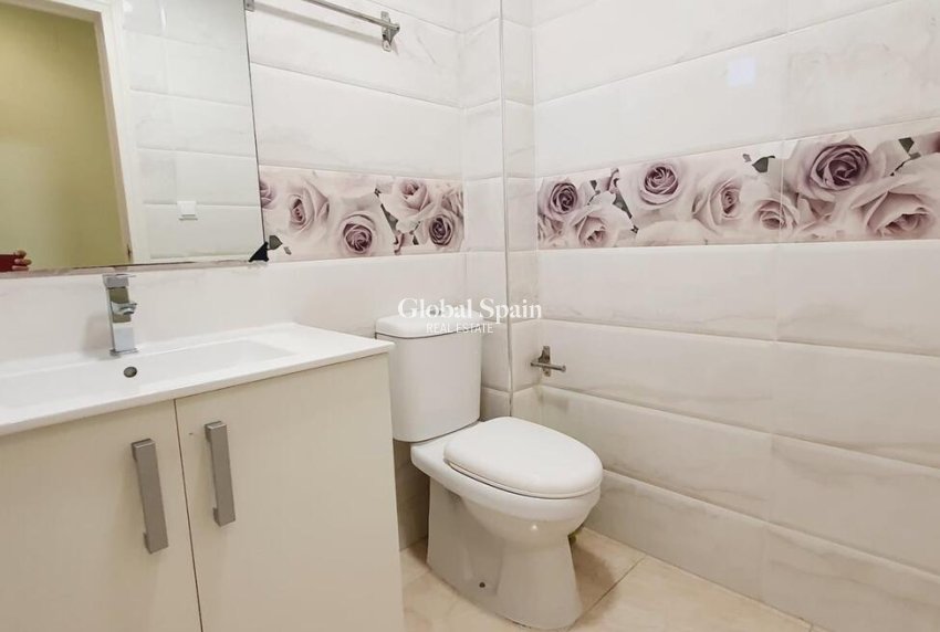 Revente - APPARTEMENT -
TORREVIEJA - Center