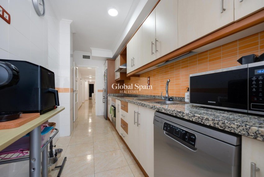 Revente - APPARTEMENT -
TORREVIEJA - Center