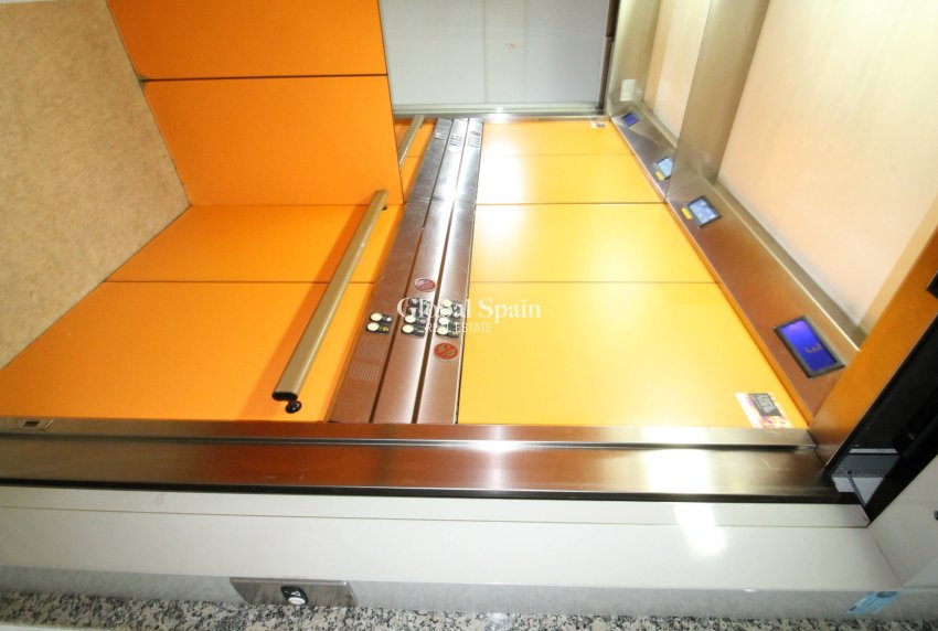 Revente - APPARTEMENT -
TORREVIEJA - Center