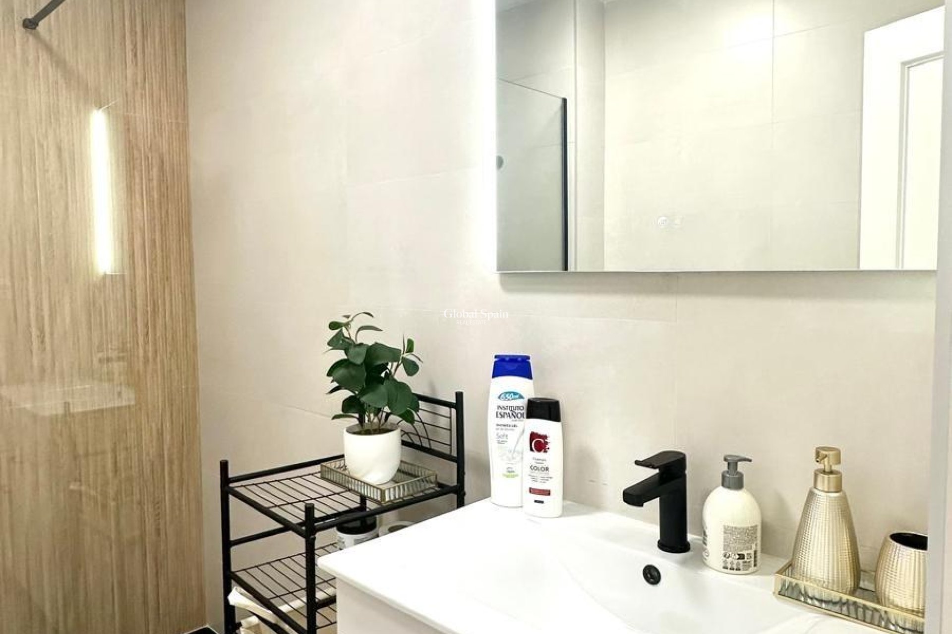 Revente - APPARTEMENT -
TORREVIEJA - Center