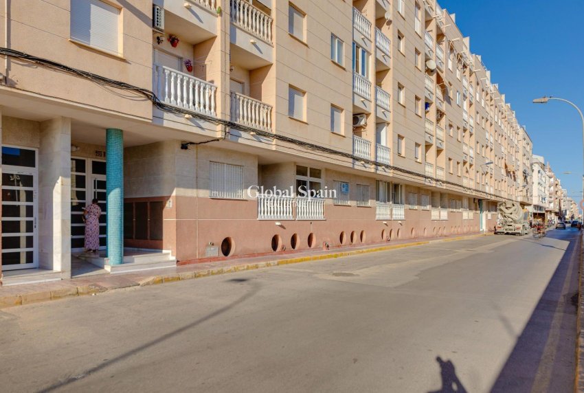 Revente - APPARTEMENT -
TORREVIEJA - Center