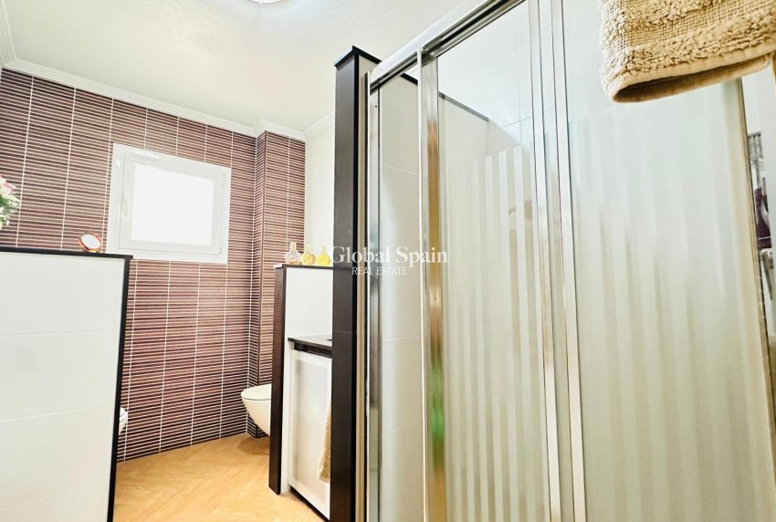 Revente - APPARTEMENT -
TORREVIEJA - Center