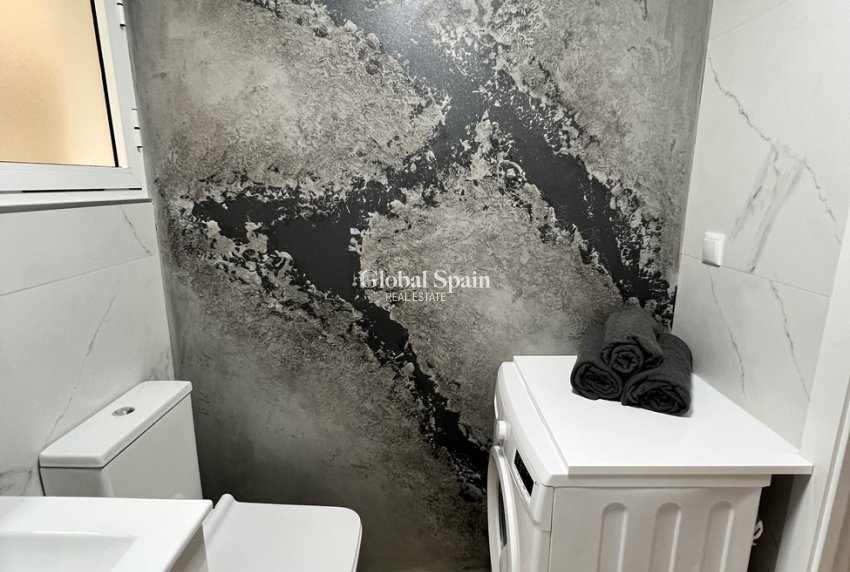 Revente - APPARTEMENT -
TORREVIEJA - Center