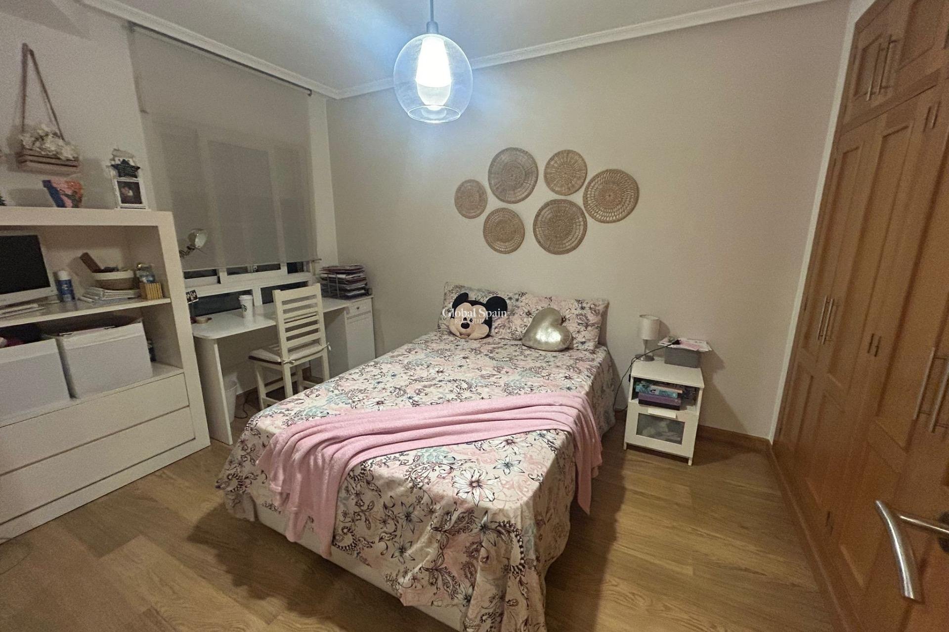 Revente - APPARTEMENT -
TORREVIEJA - Center