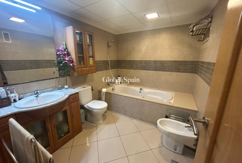 Revente - APPARTEMENT -
TORREVIEJA - Center