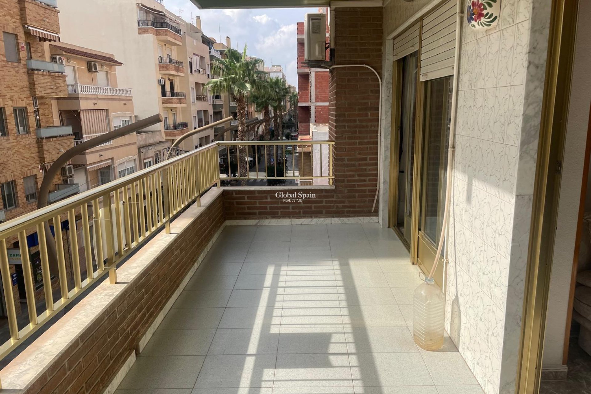 Revente - APPARTEMENT -
TORREVIEJA - Center