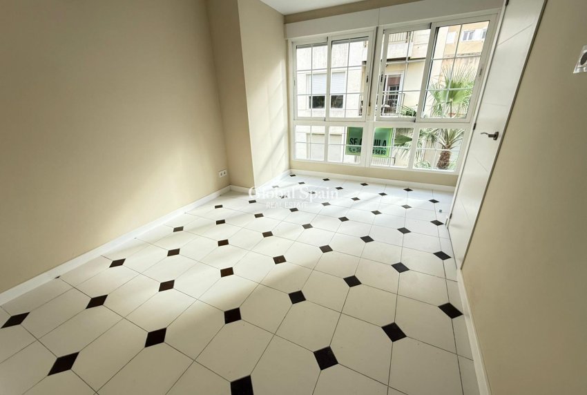 Revente - APPARTEMENT -
TORREVIEJA - Center