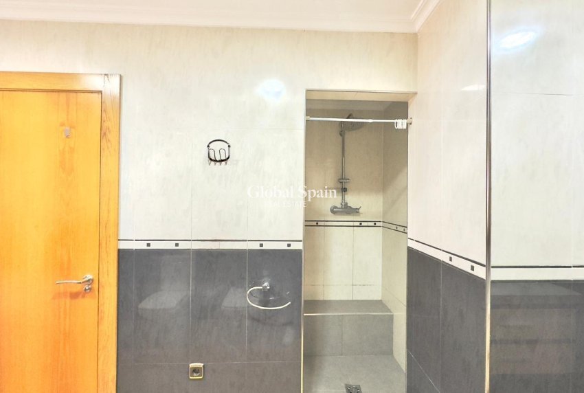 Revente - APPARTEMENT -
TORREVIEJA - Center