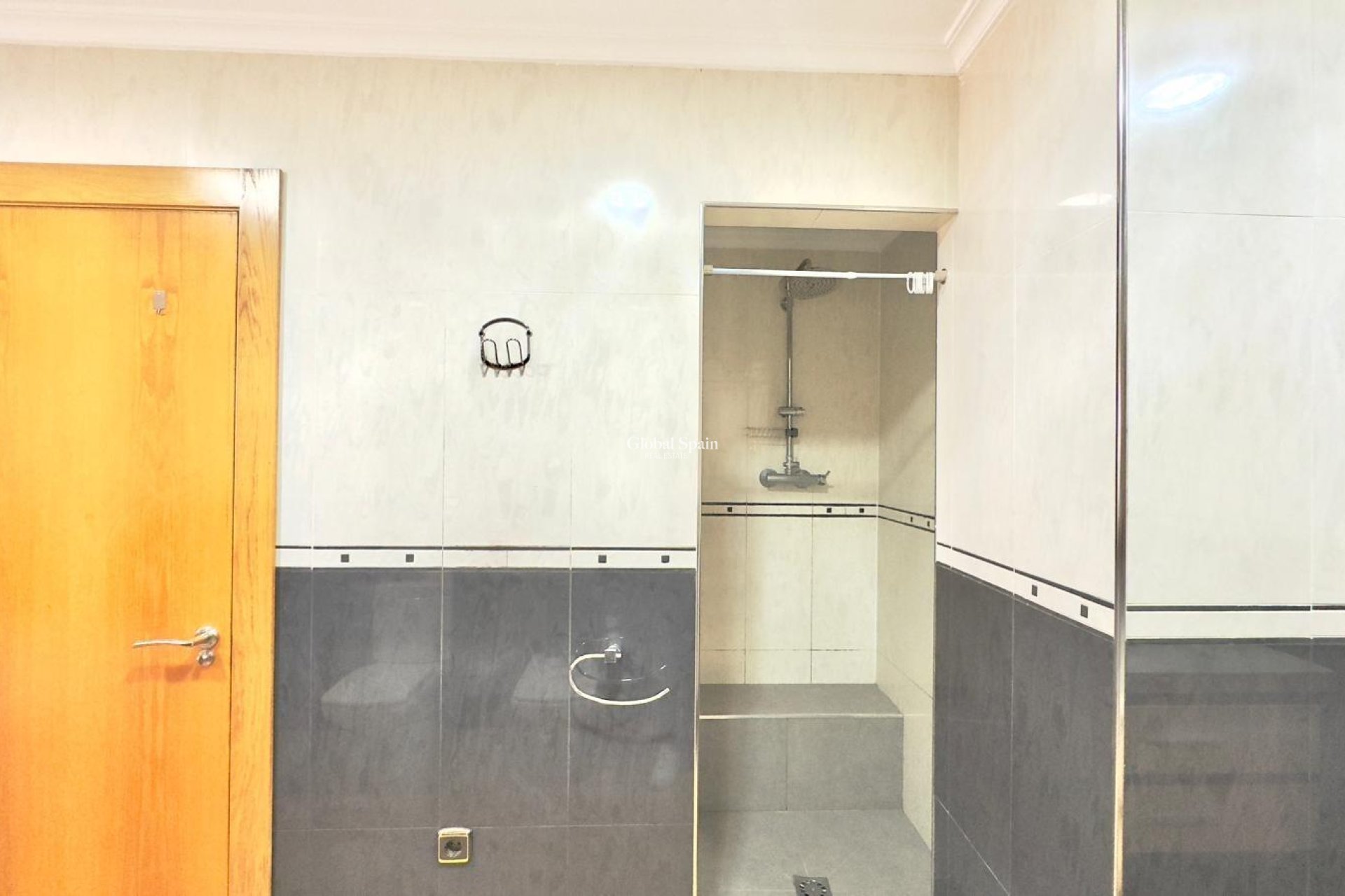 Revente - APPARTEMENT -
TORREVIEJA - Center