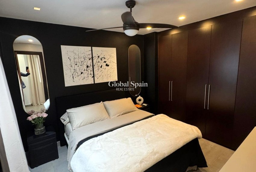 Revente - APPARTEMENT -
TORREVIEJA - Center