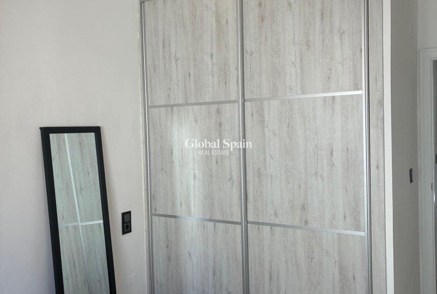 Revente - APPARTEMENT -
TORREVIEJA - Center