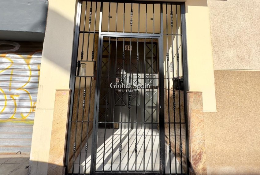 Revente - APPARTEMENT -
TORREVIEJA - Center