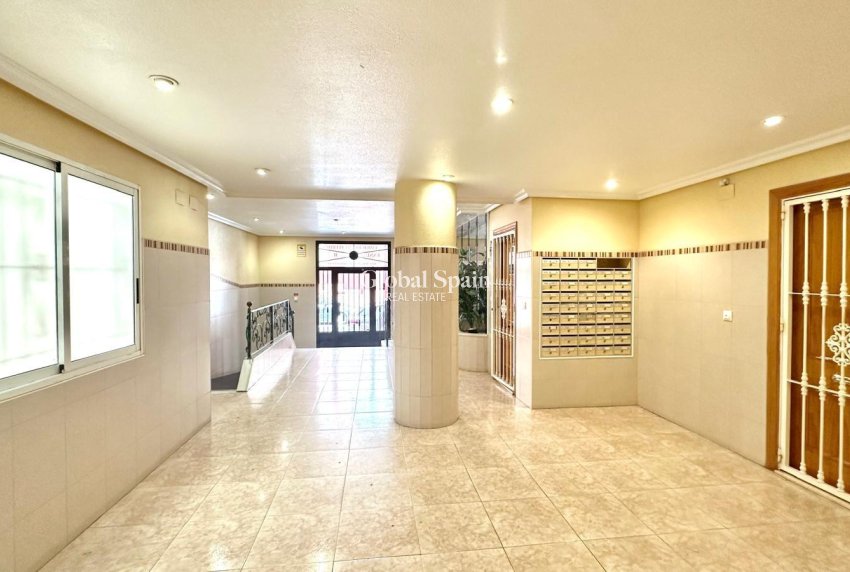 Revente - APPARTEMENT -
TORREVIEJA - Center