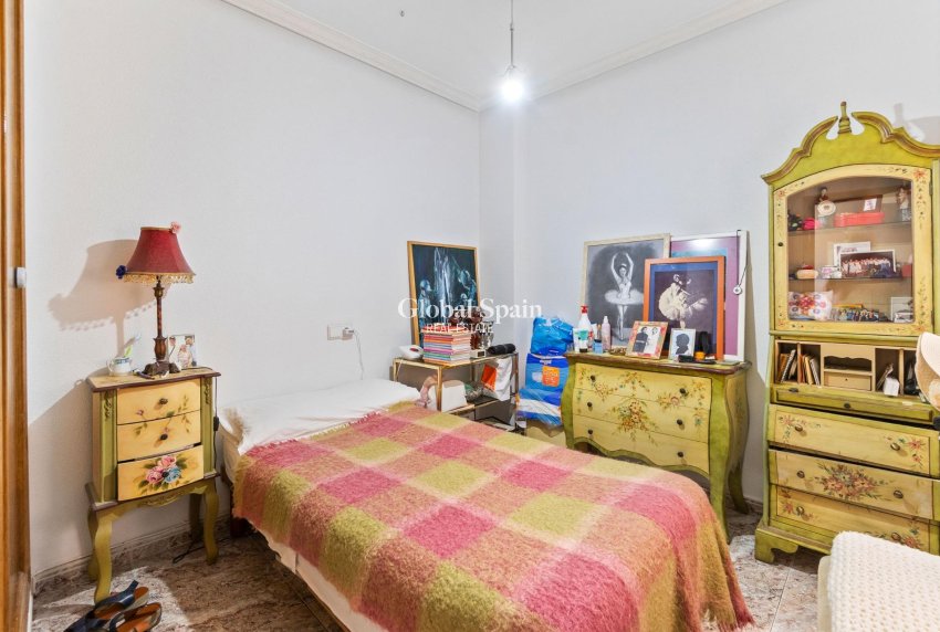 Revente - APPARTEMENT -
TORREVIEJA - Center