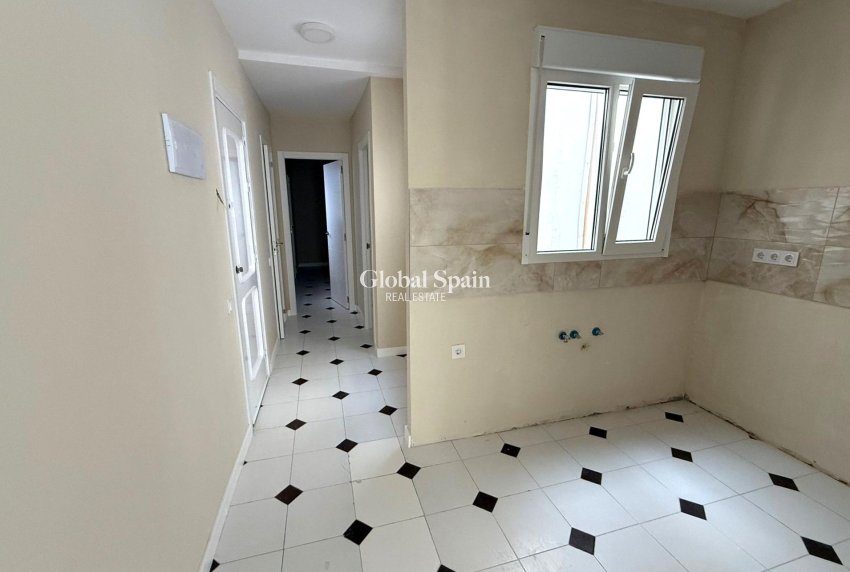 Revente - APPARTEMENT -
TORREVIEJA - Center