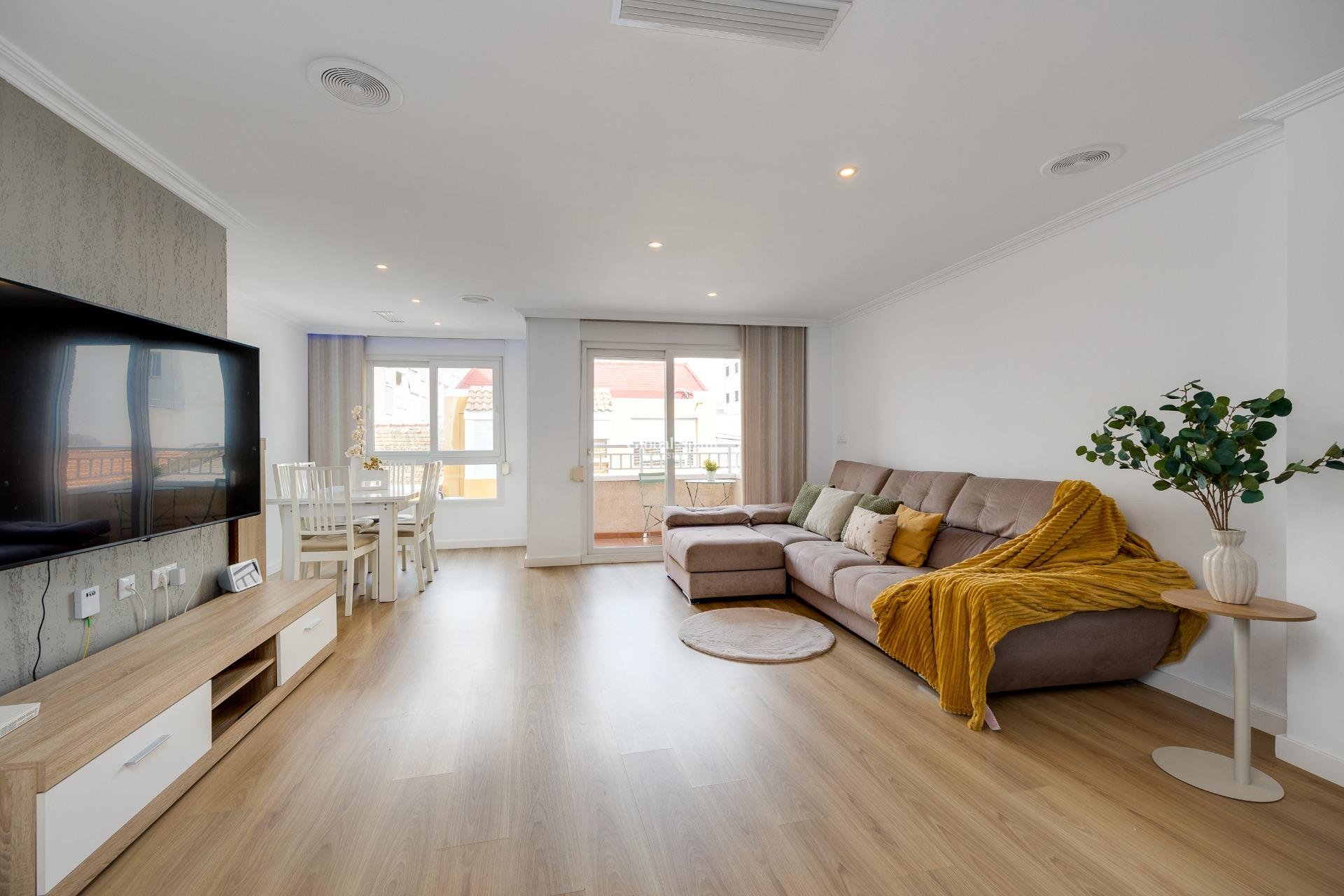 Revente - APPARTEMENT -
TORREVIEJA - Center