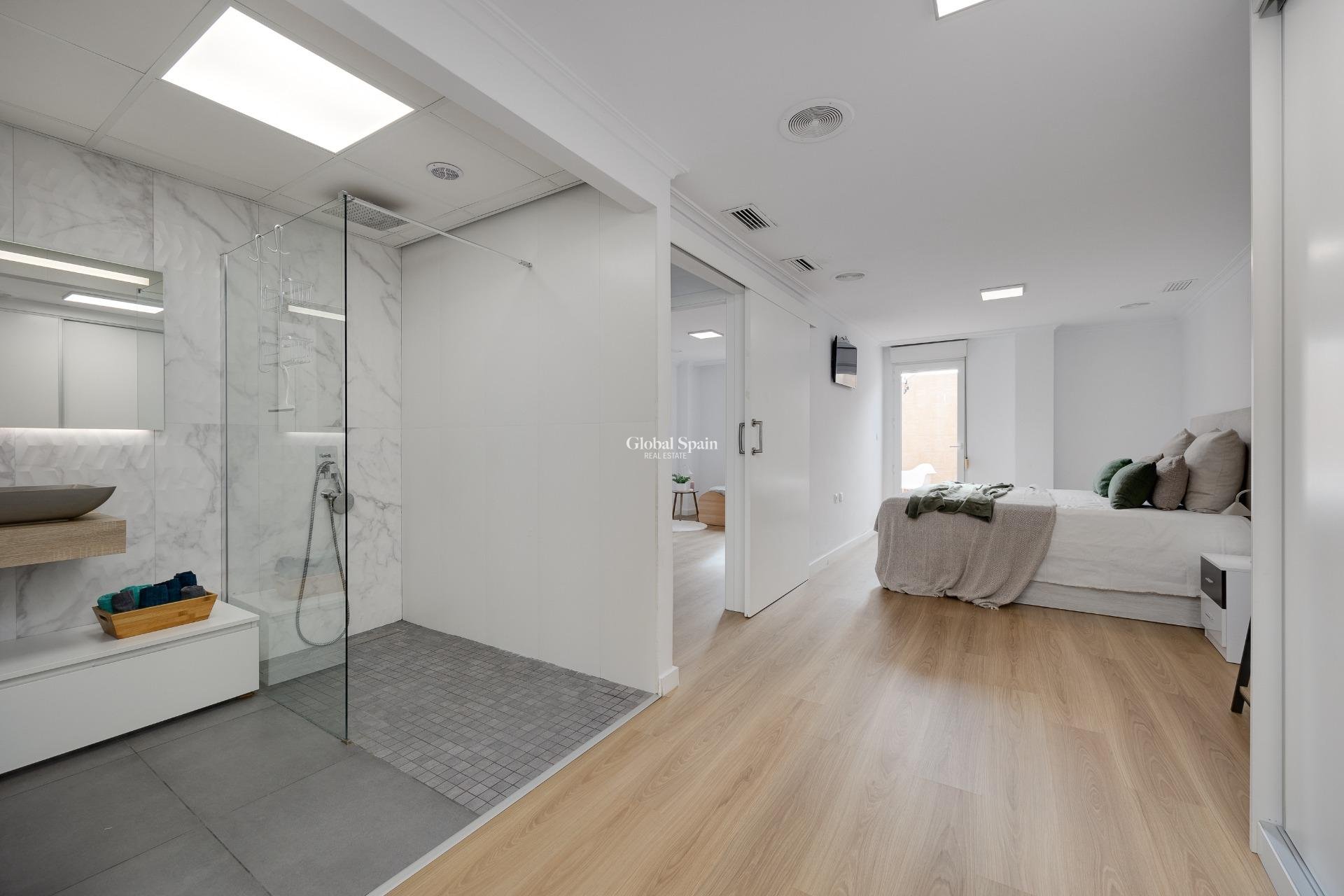 Revente - APPARTEMENT -
TORREVIEJA - Center