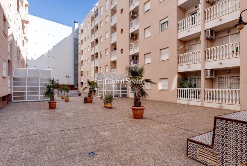 Revente - APPARTEMENT -
TORREVIEJA - Center
