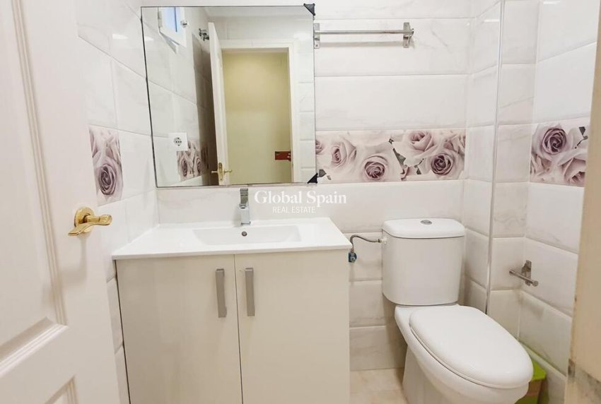 Revente - APPARTEMENT -
TORREVIEJA - Center