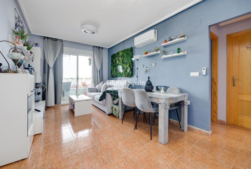 Revente - APPARTEMENT -
TORREVIEJA - Center