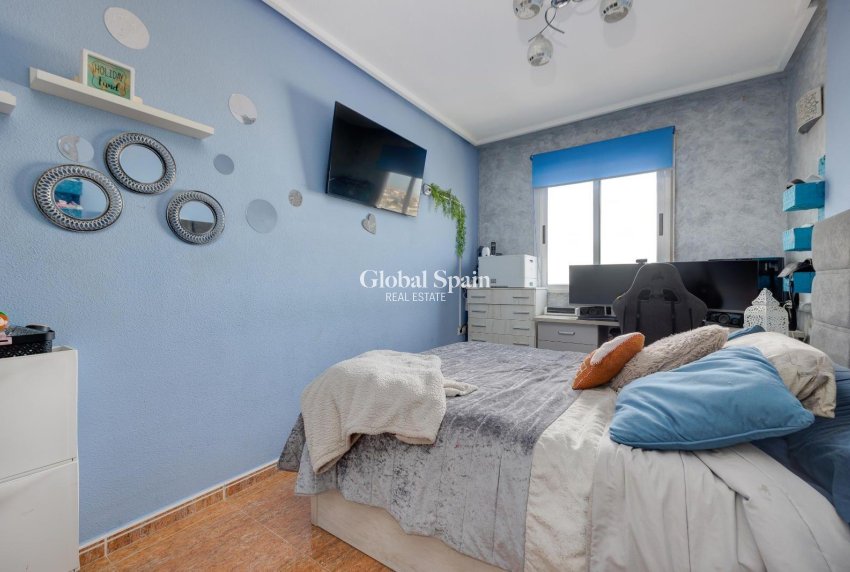 Revente - APPARTEMENT -
TORREVIEJA - Center