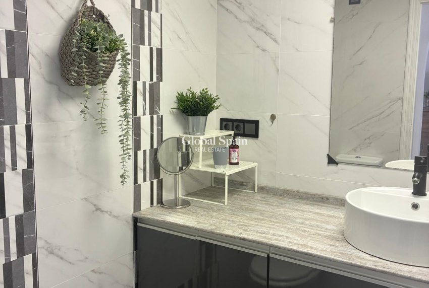 Revente - APPARTEMENT -
TORREVIEJA - Center