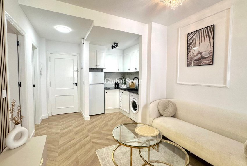 Revente - APPARTEMENT -
TORREVIEJA - Center