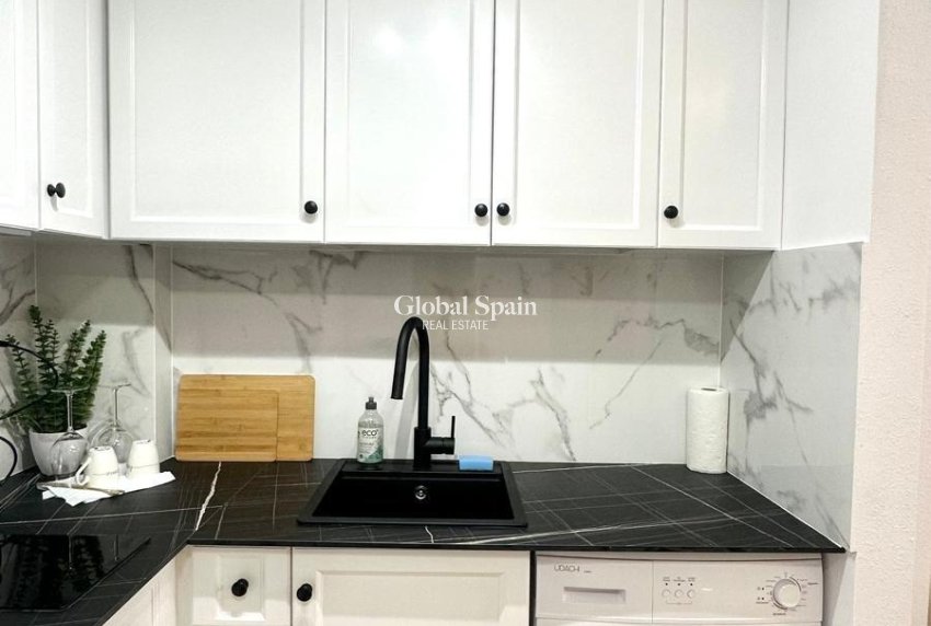 Revente - APPARTEMENT -
TORREVIEJA - Center