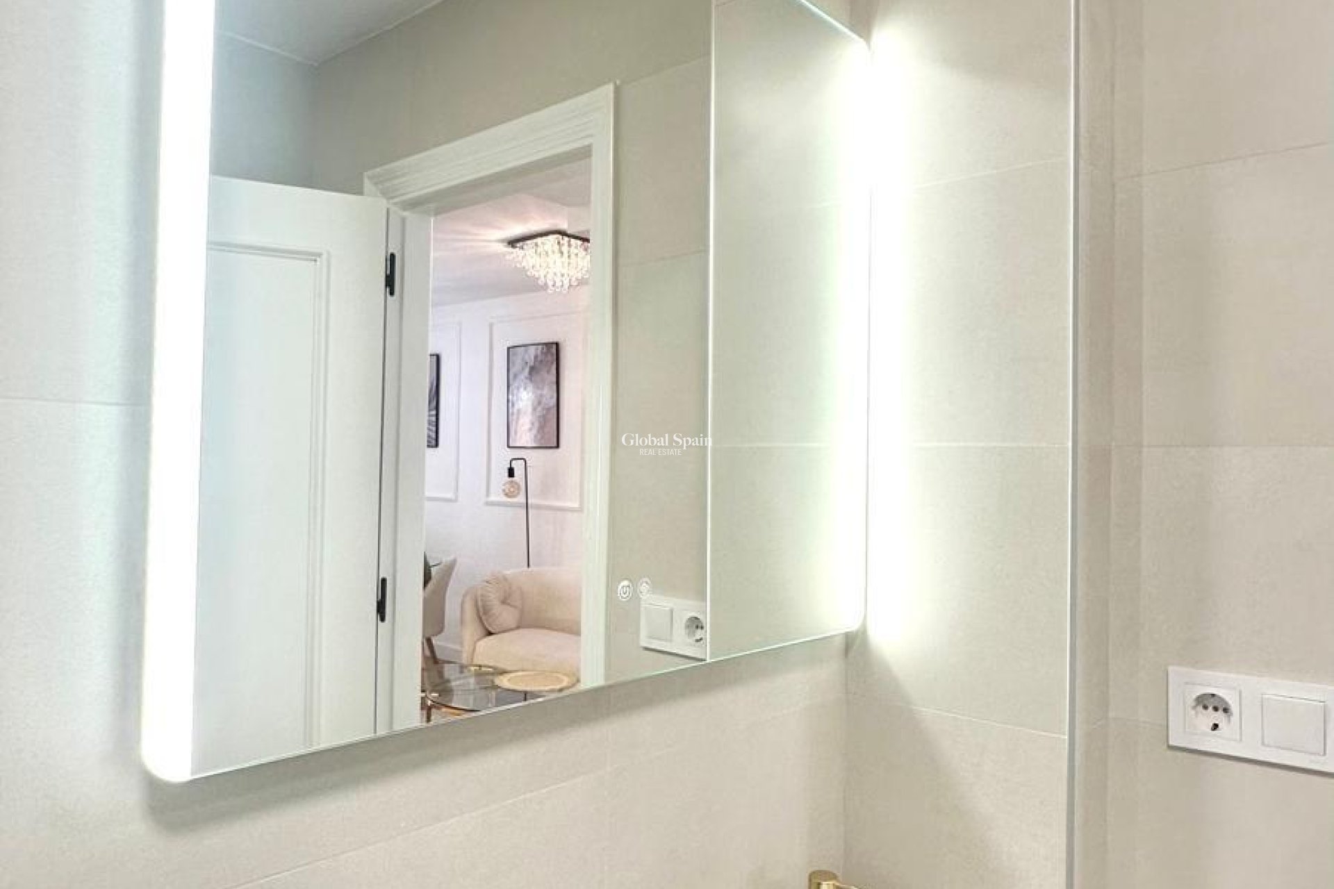 Revente - APPARTEMENT -
TORREVIEJA - Center