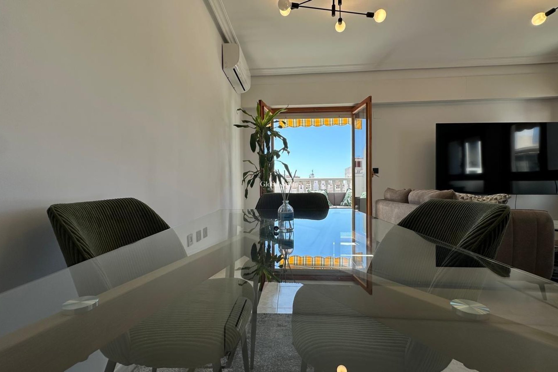Revente - APPARTEMENT -
TORREVIEJA - Center
