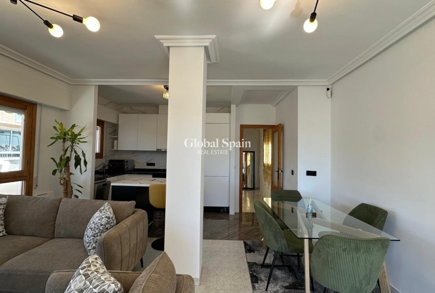 Revente - APPARTEMENT -
TORREVIEJA - Center