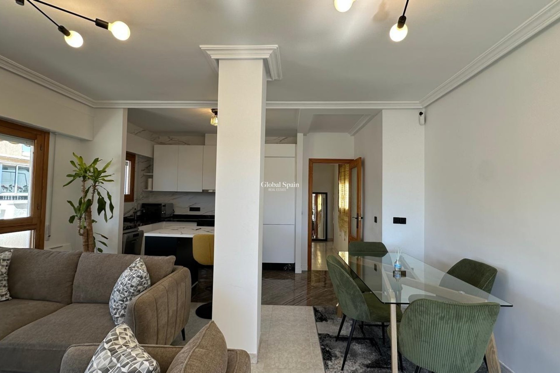 Revente - APPARTEMENT -
TORREVIEJA - Center