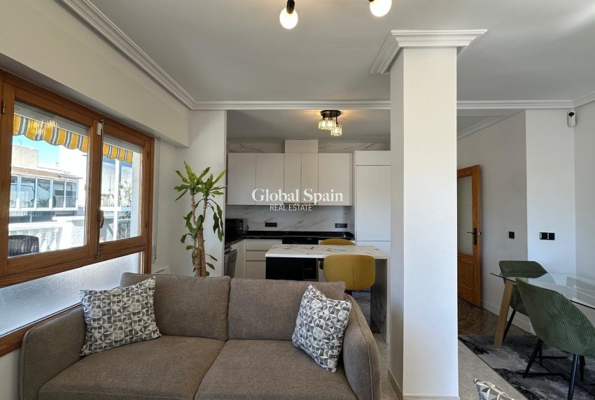 Revente - APPARTEMENT -
TORREVIEJA - Center