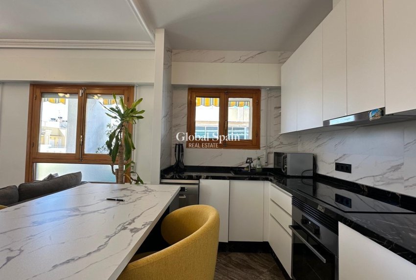 Revente - APPARTEMENT -
TORREVIEJA - Center