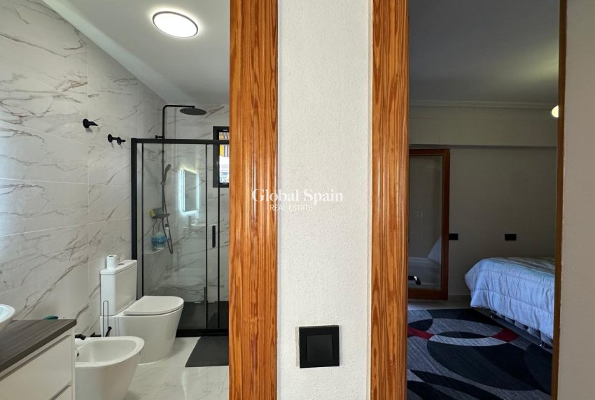 Revente - APPARTEMENT -
TORREVIEJA - Center