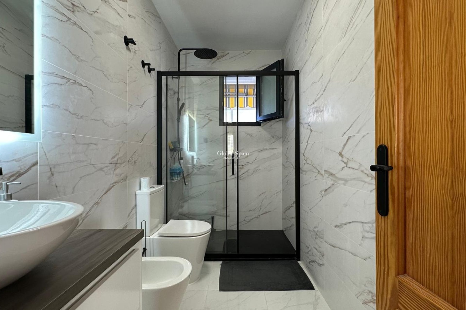 Revente - APPARTEMENT -
TORREVIEJA - Center