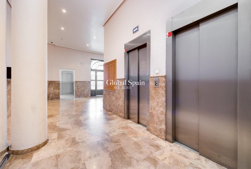 Revente - APPARTEMENT -
TORREVIEJA - Center