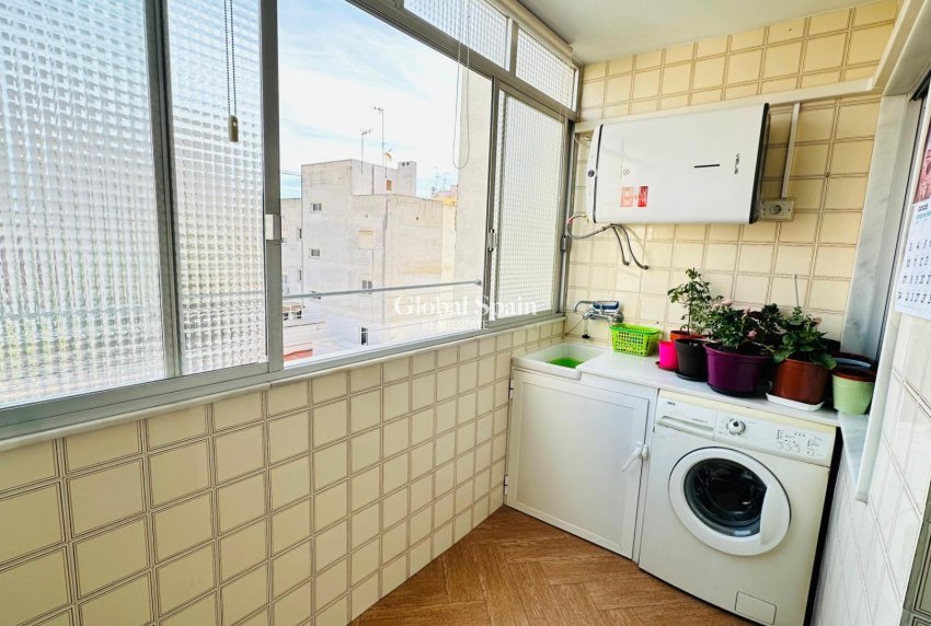 Revente - APPARTEMENT -
TORREVIEJA - Center