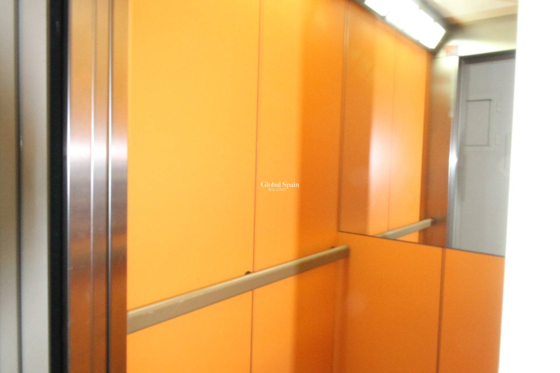 Revente - APPARTEMENT -
TORREVIEJA - Center