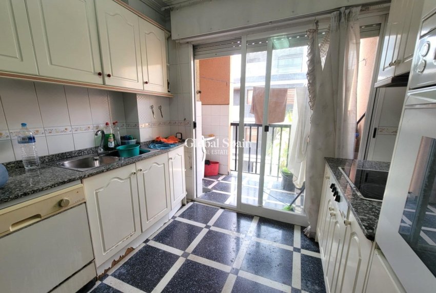 Revente - APPARTEMENT -
TORREVIEJA - Center