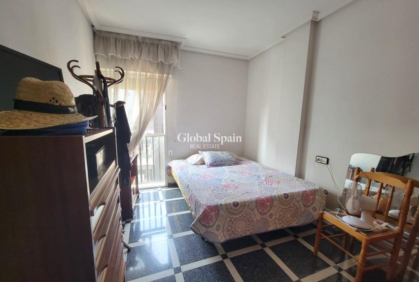 Revente - APPARTEMENT -
TORREVIEJA - Center